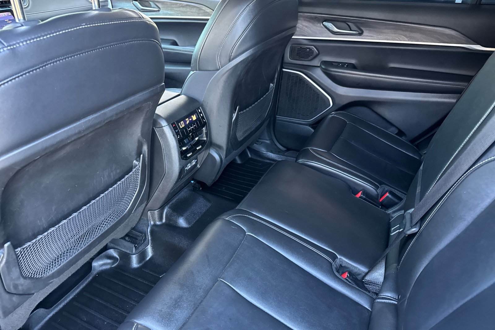 Used 2022 Jeep Grand Cherokee L Limited RWD image 15