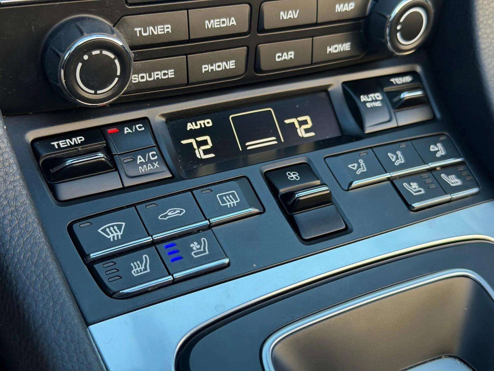 Used 2022 Porsche 718 Boxster image 32