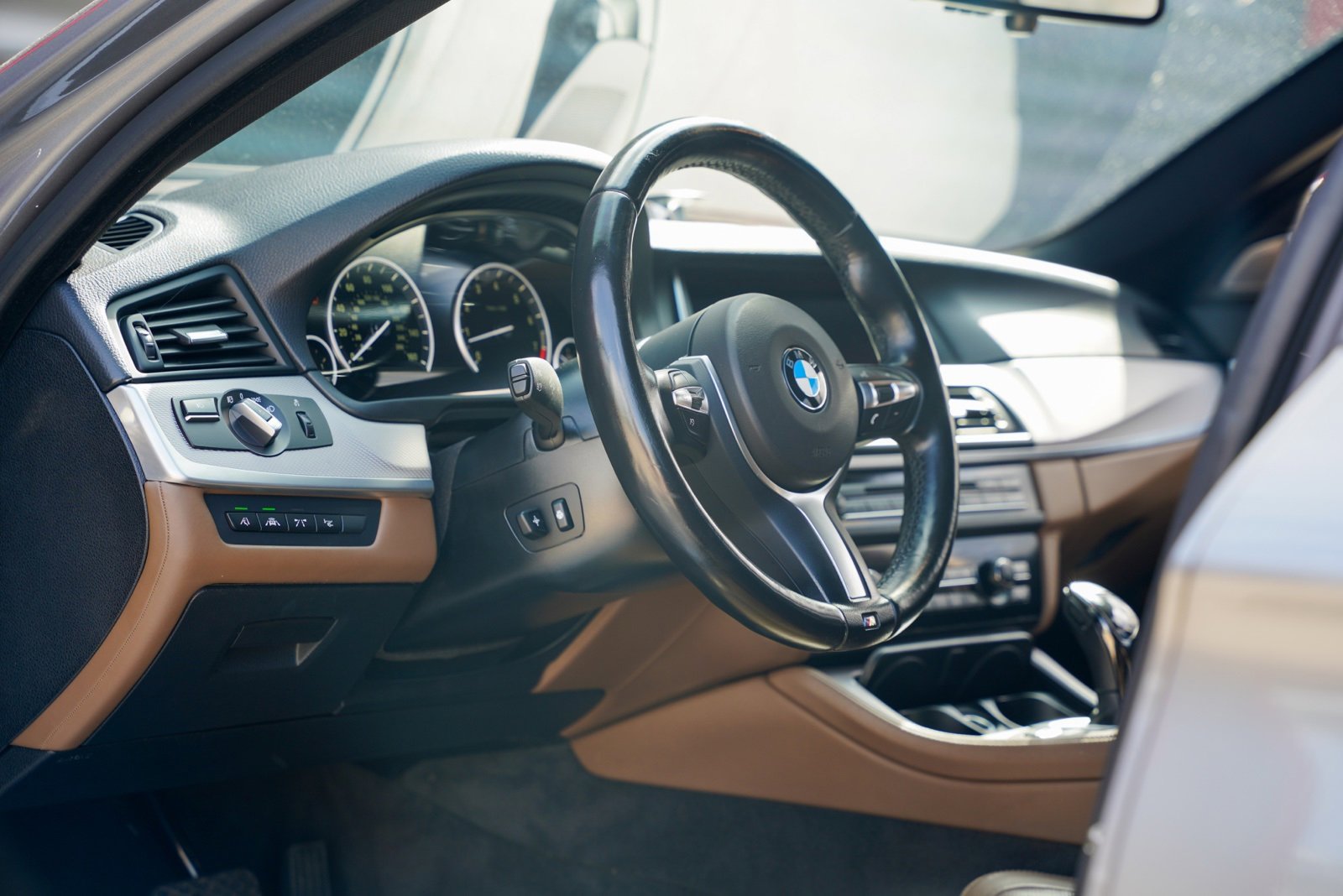 Used 2014 BMW 550i xDrive Sedan image 10