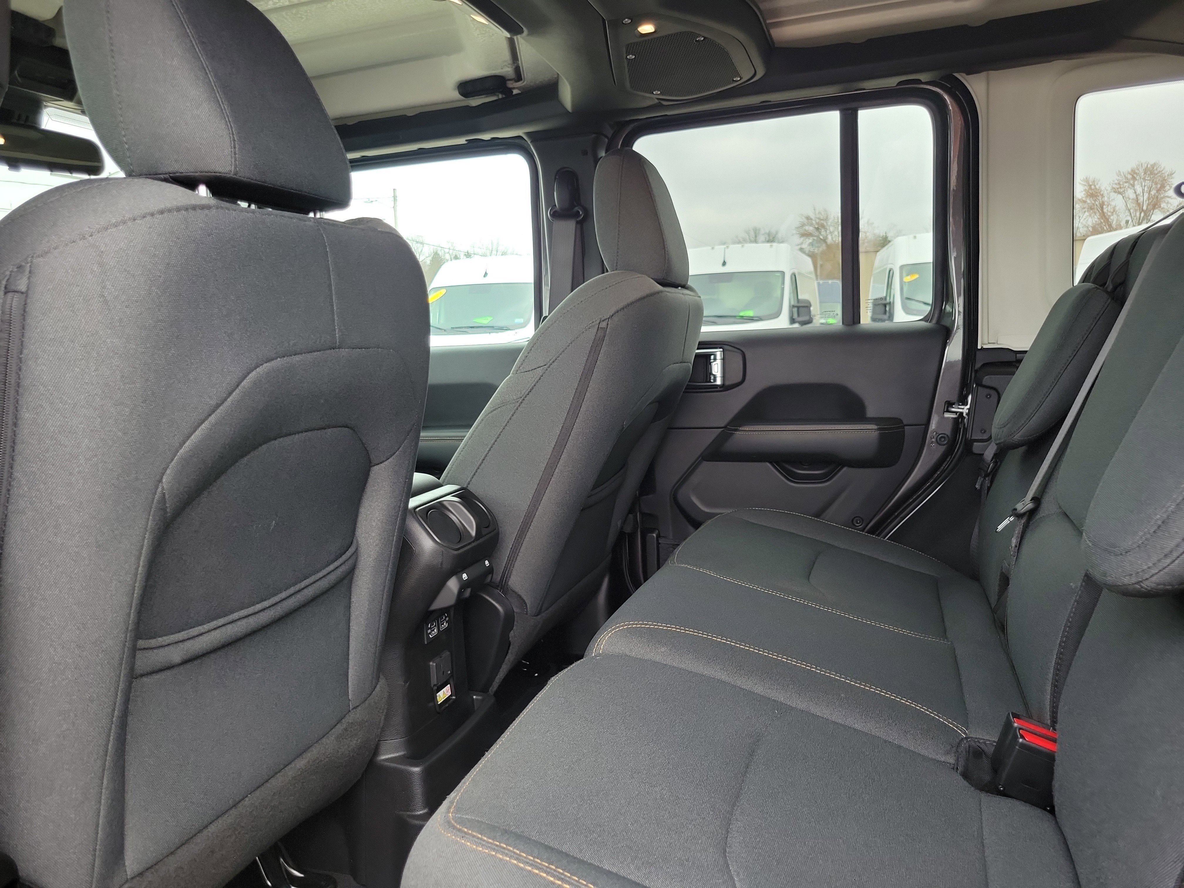 Used 2025 Jeep Wrangler Unlimited Sahara image 17