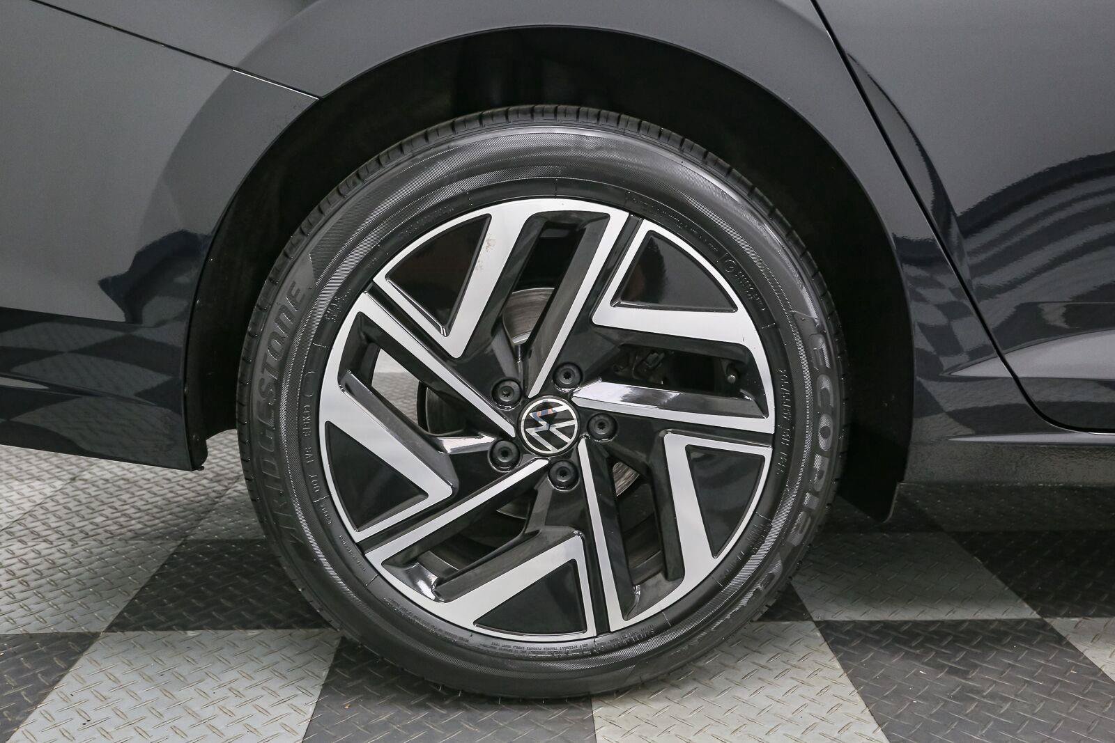 Certified 2023 Volkswagen Jetta SEL FWD image 17