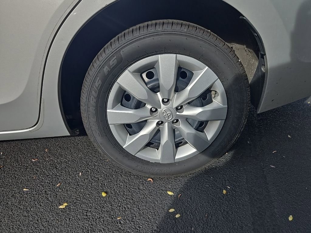 Used 2015 Toyota Corolla LE image 6