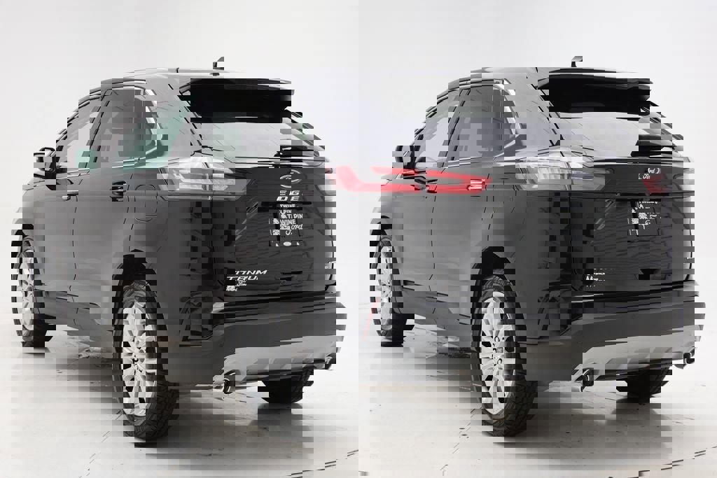 Used 2023 Ford Edge Titanium AWD/4WD image 6