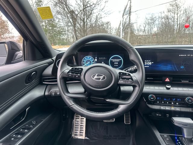 Used 2025 Hyundai Elantra SEL image 24