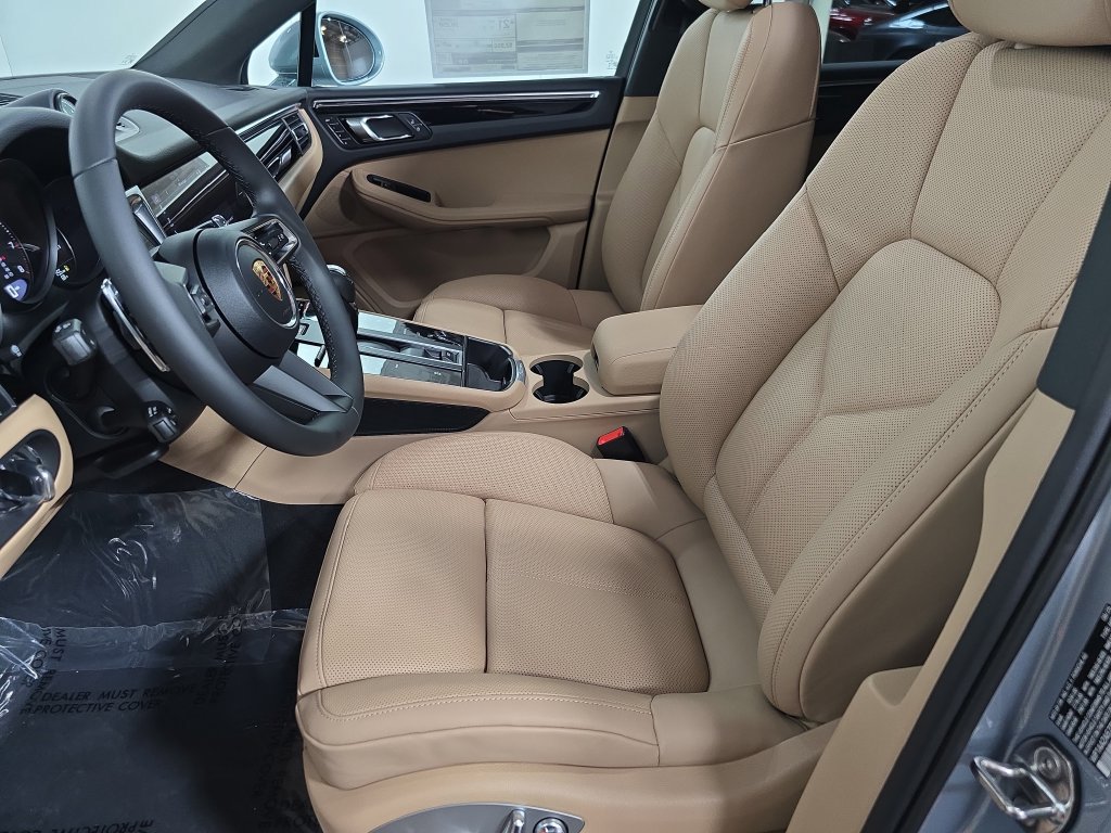Certified 2026 Porsche Macan AWD/4WD image 5