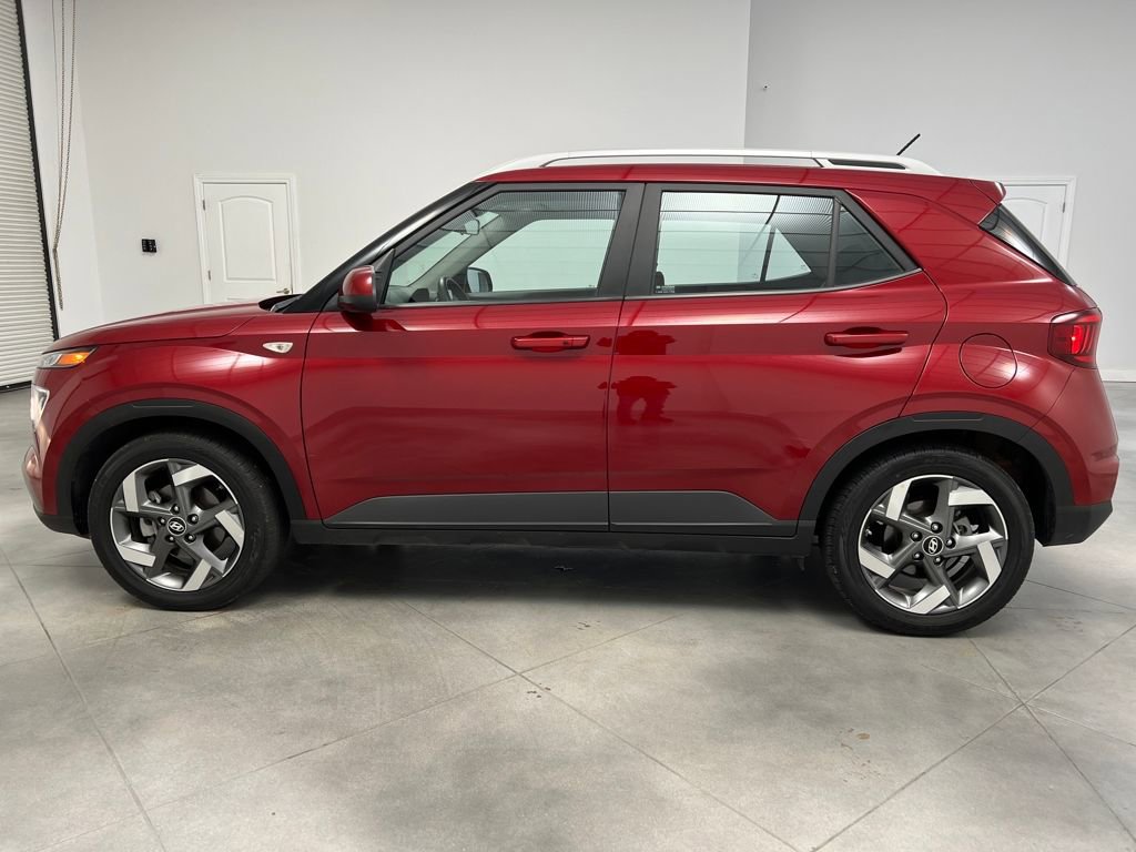 Used 2025 Hyundai Venue SEL image 4