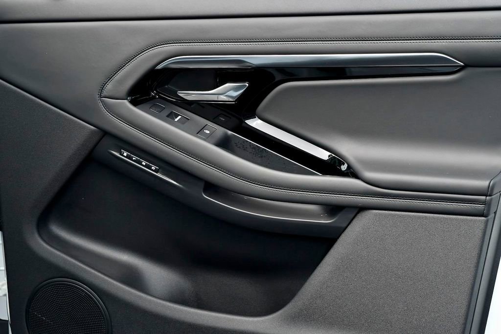 Used 2020 Land Rover Range Rover Evoque SE image 43