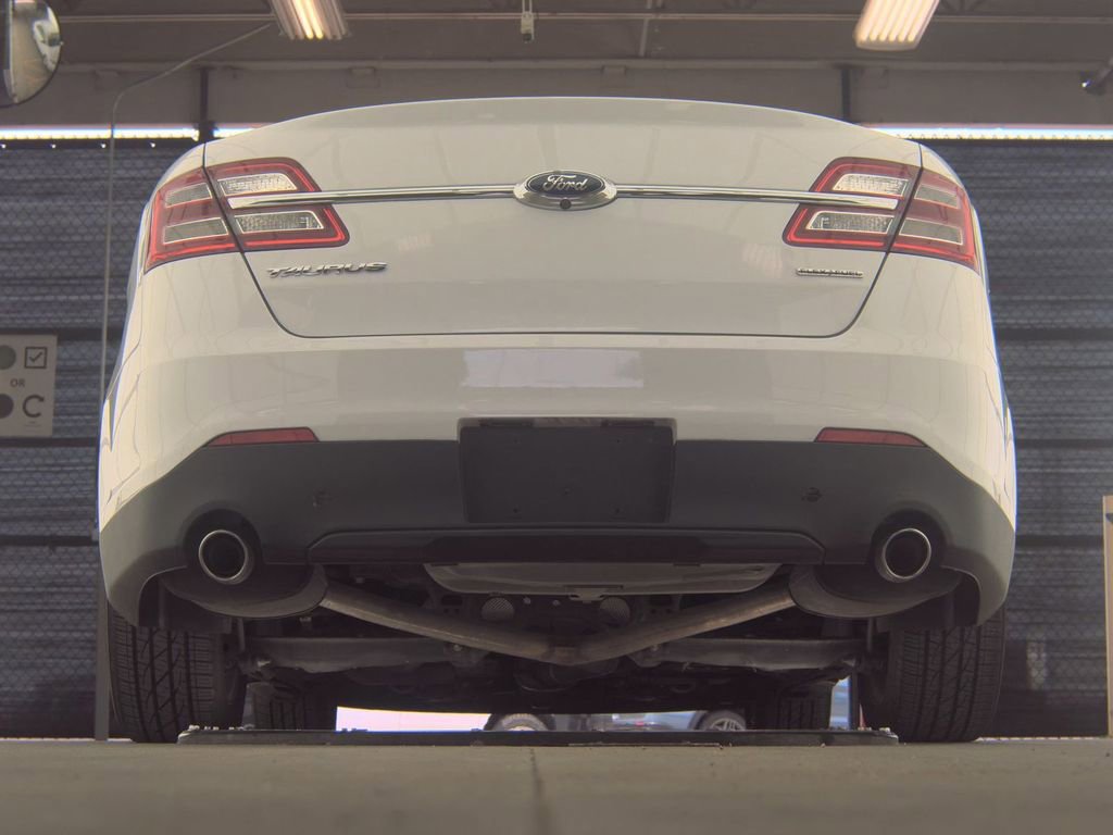 Used 2016 Ford Taurus SE FWD image 6