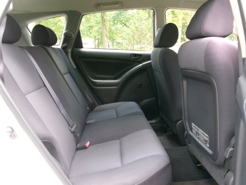 Used 2005 Pontiac Vibe w/ Power Group Value Package FWD image 27