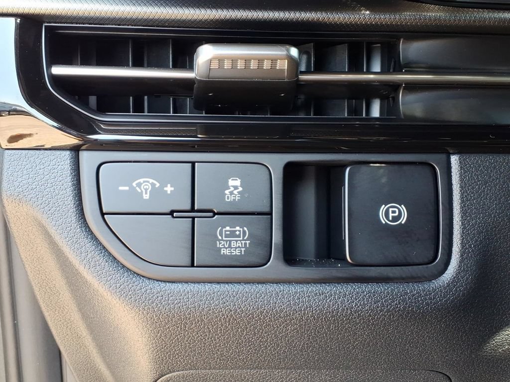 Used 2026 Kia Sportage LX FWD image 23