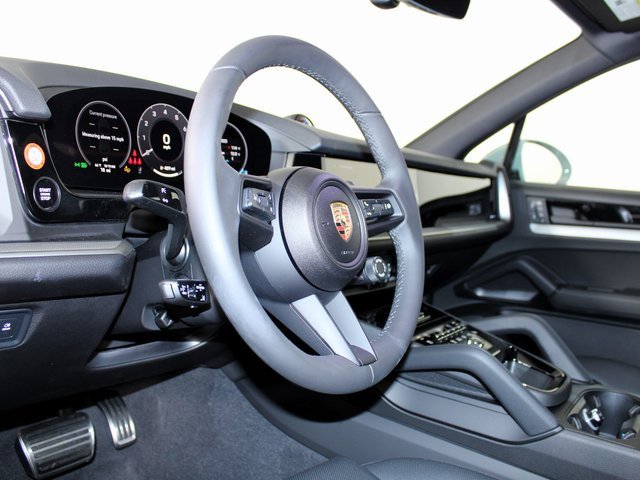 New 2025 Porsche Cayenne image 4