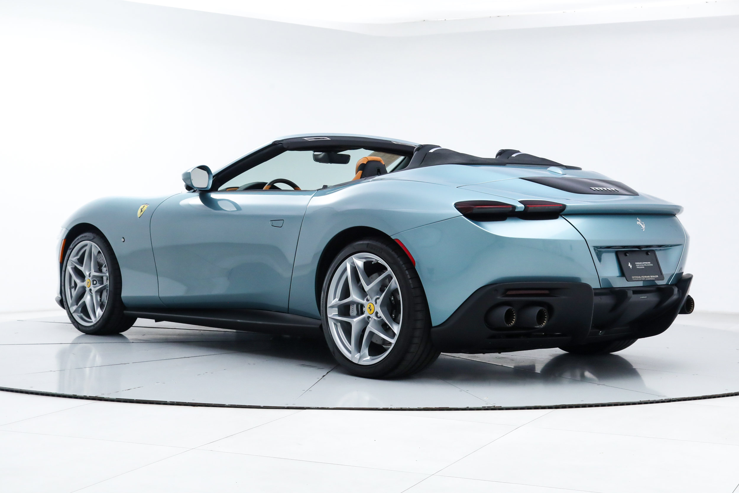 Certified 2025 Ferrari Roma Spider RWD image 8
