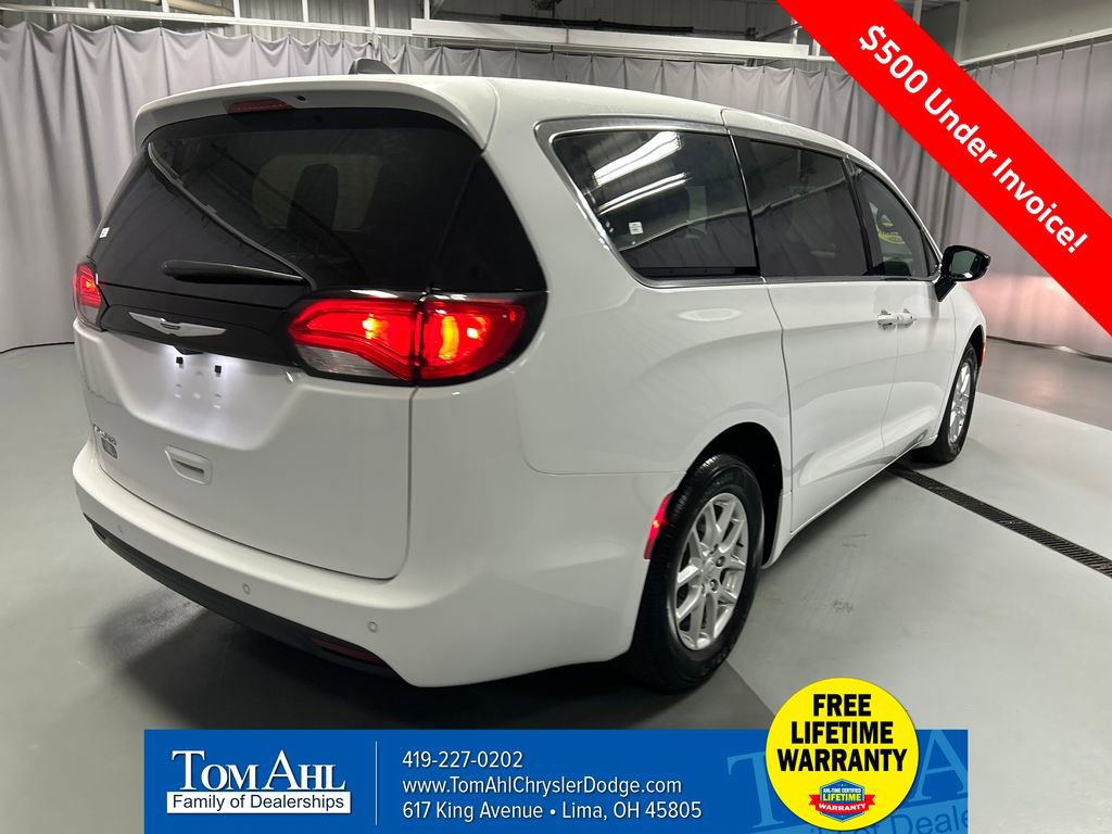 New 2026 Chrysler Voyager LX image 7