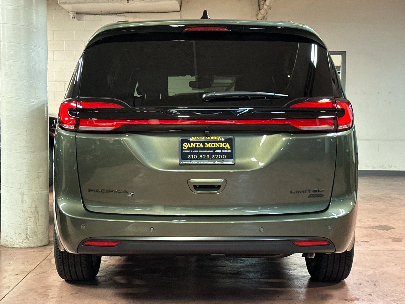 New 2027 Chrysler Pacifica Limited w/ Family Tech Group AWD/4WD image 4