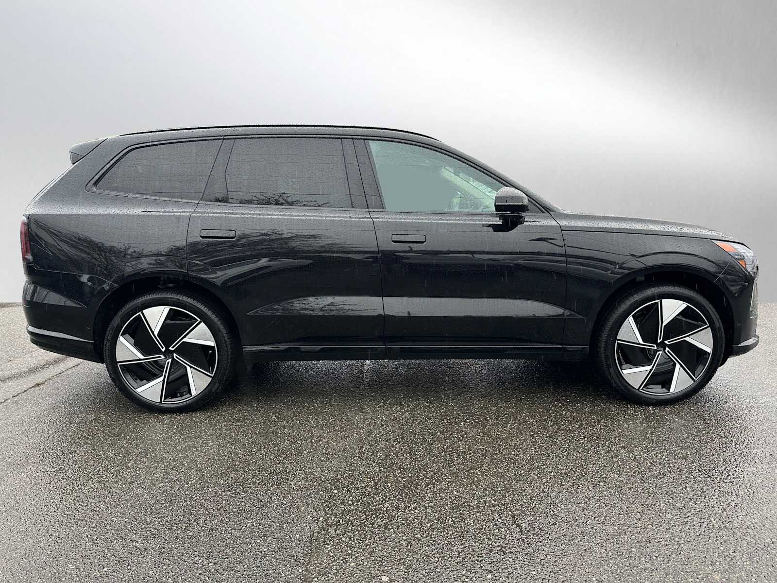 New 2025 Volvo EX90 Plus w/ Protection Package Premier image 2