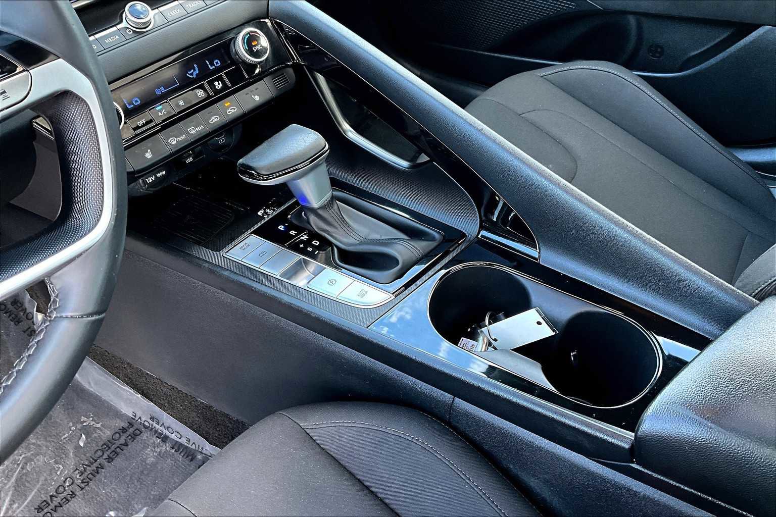 Used 2024 Hyundai Elantra SEL w/ Convenience Package image 16