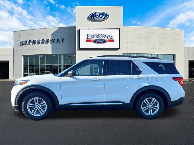 Used 2023 Ford Explorer XLT w/ Equipment Group 202A image 9