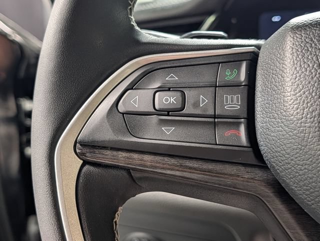Used 2023 Jeep Grand Cherokee Limited w/ Luxury Tech Group II AWD/4WD image 18