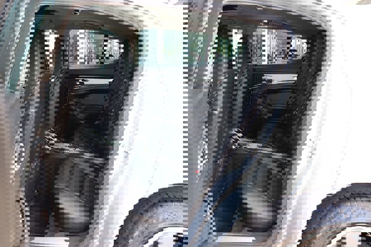 Used 2015 Porsche Panamera S image 38