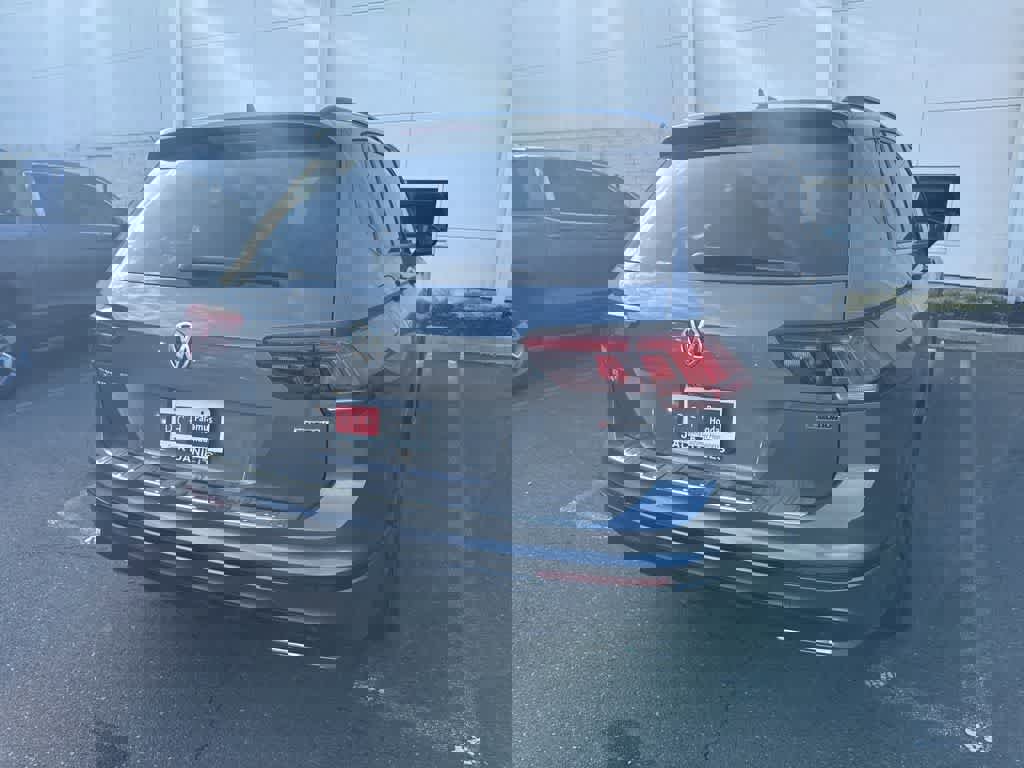 Used 2021 Volkswagen Tiguan SE R-Line AWD/4WD image 10