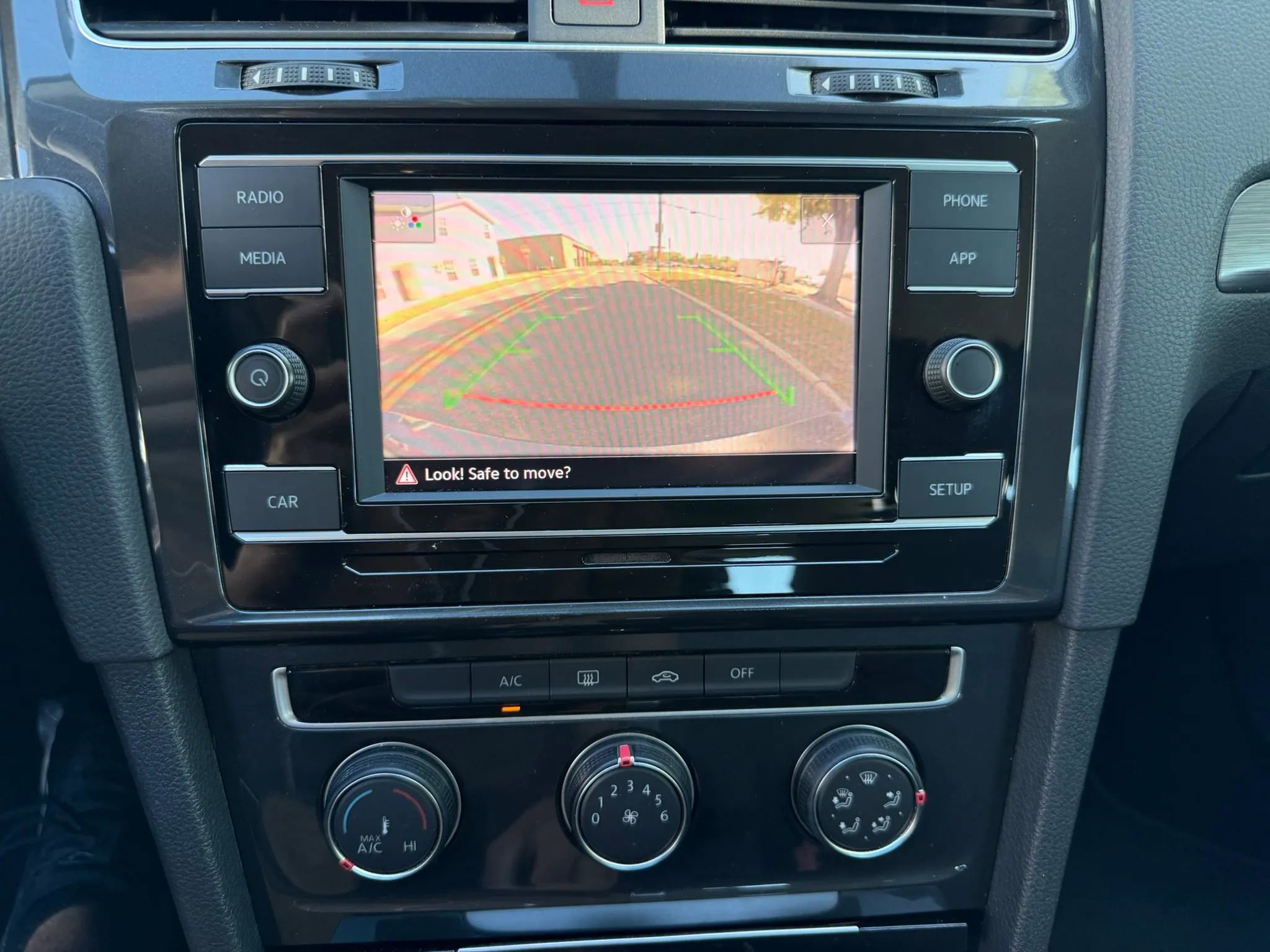 Used 2019 Volkswagen Golf S image 11