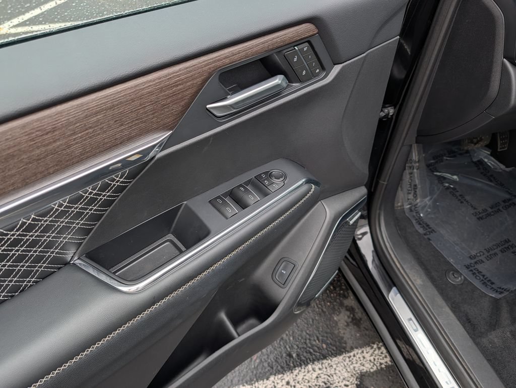 Used 2025 GMC Acadia Denali w/ LPO, Floor Liner Package AWD/4WD image 14