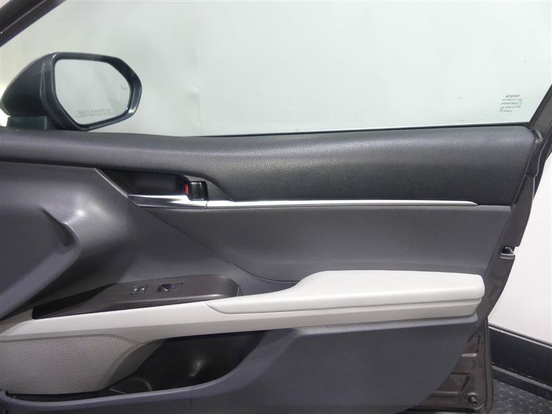 Used 2022 Toyota Camry SE w/ Cold Weather Package FWD image 19