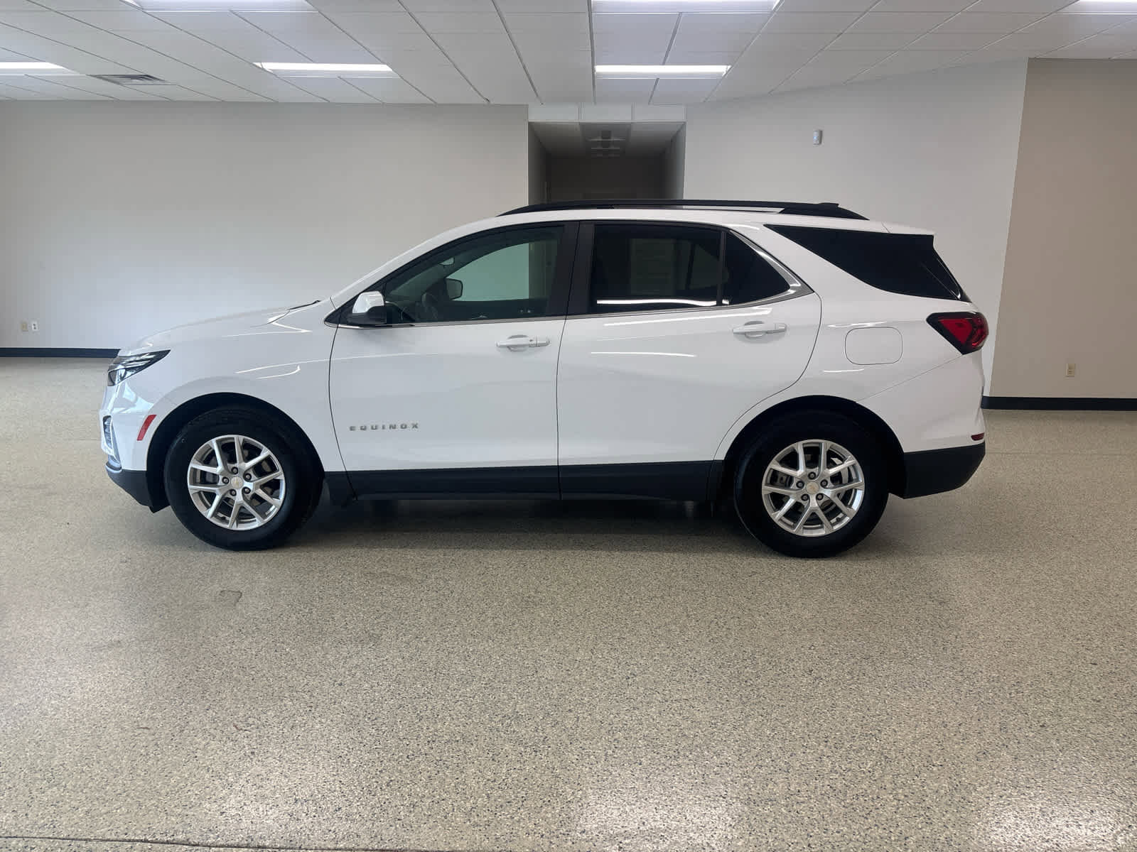 Used 2023 Chevrolet Equinox LT image 11