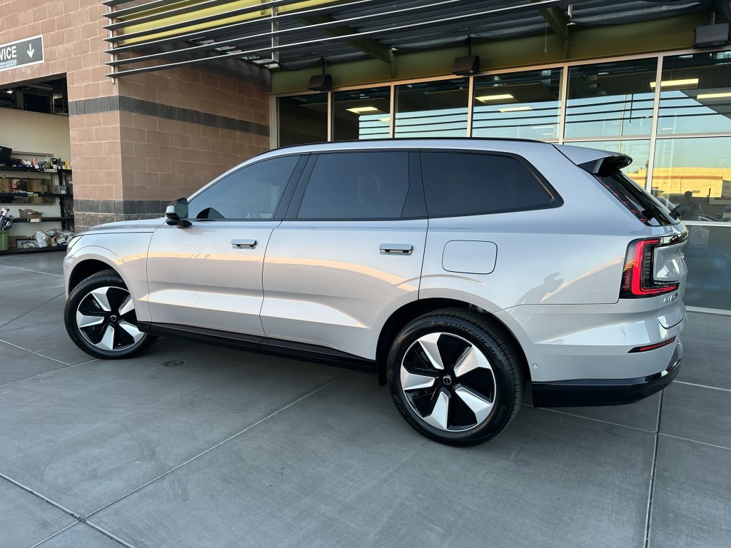 Used 2025 Volvo EX90 Plus image 4