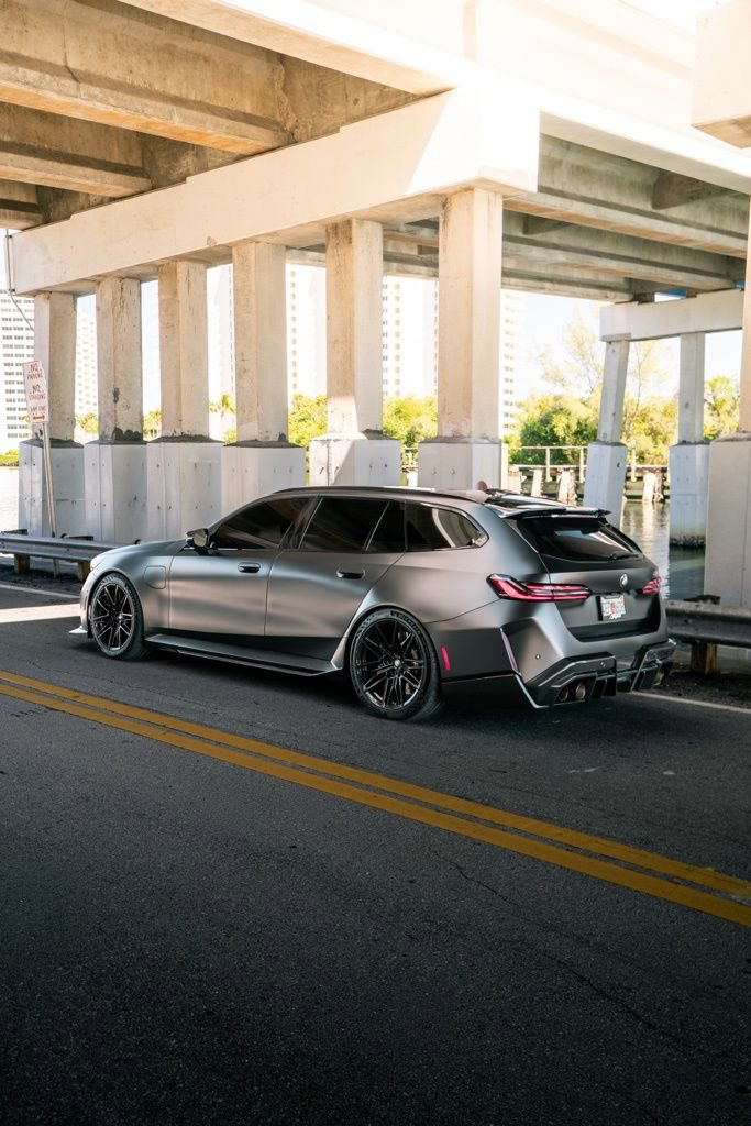 Used 2026 BMW M5 Touring w/ M Driver's Package image 3