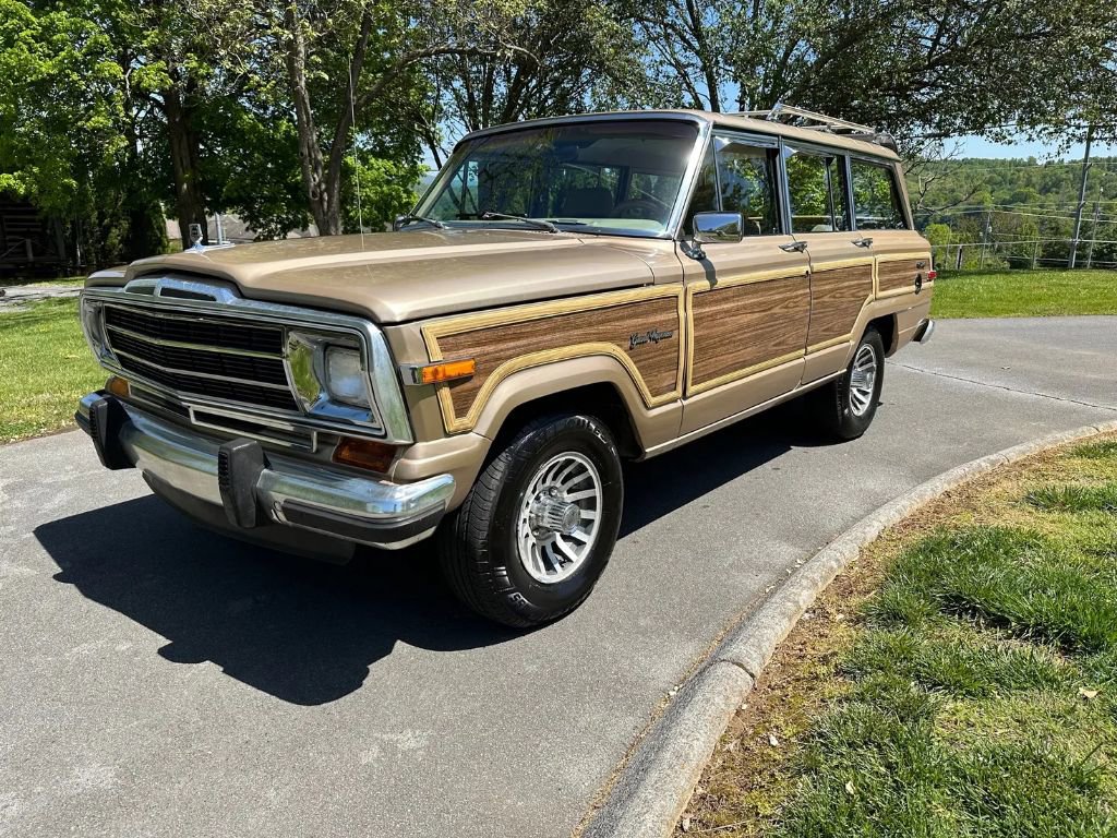 Used 1989 Jeep Grand Wagoneer image 5