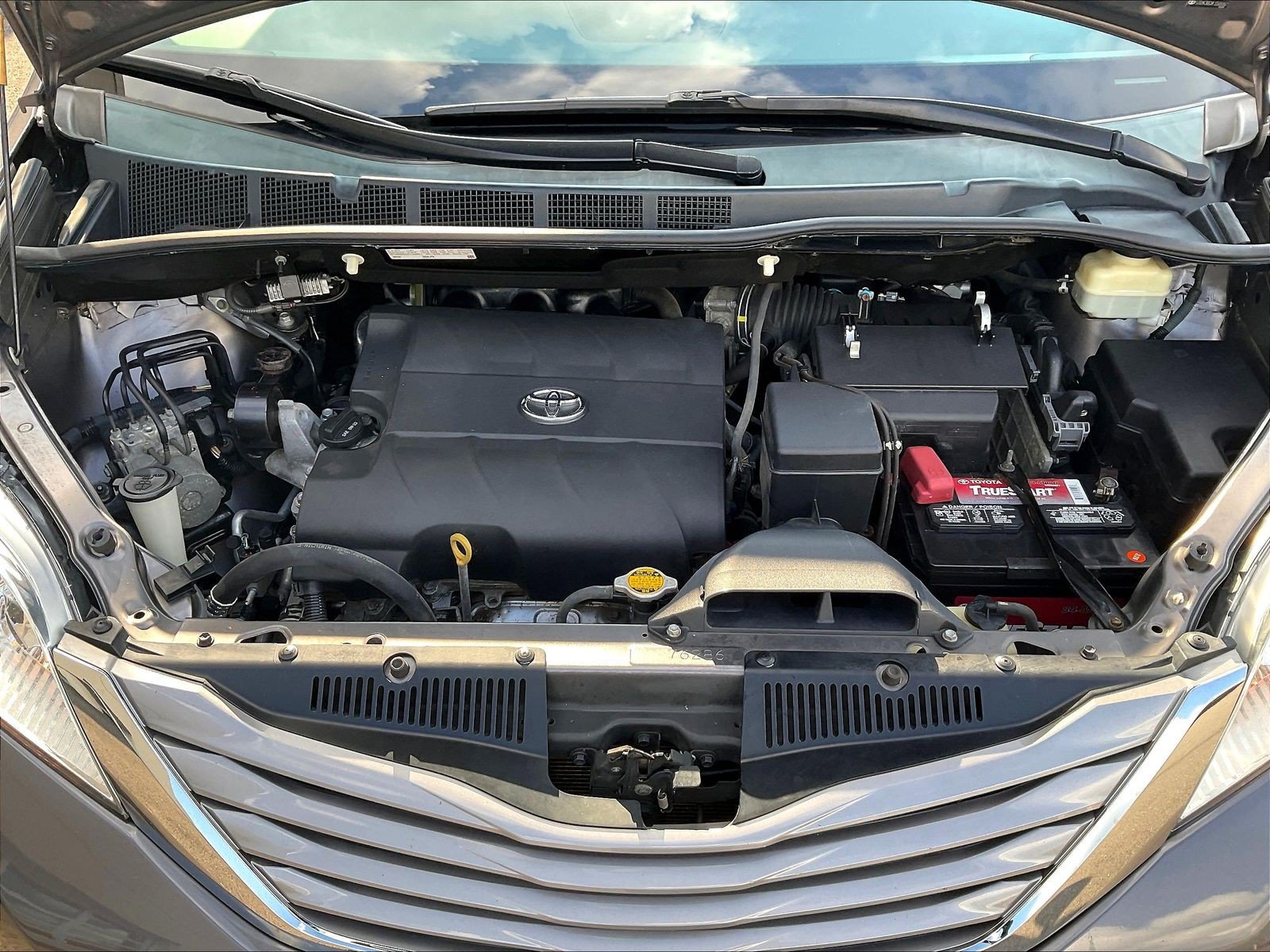 Used 2015 Toyota Sienna XLE Premium FWD image 31