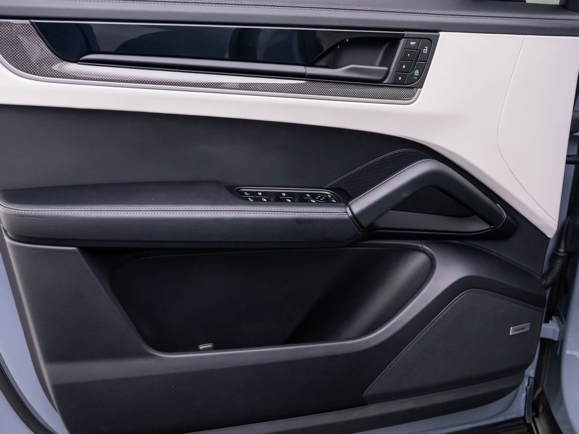 Certified 2025 Porsche Cayenne Coupe AWD/4WD image 12