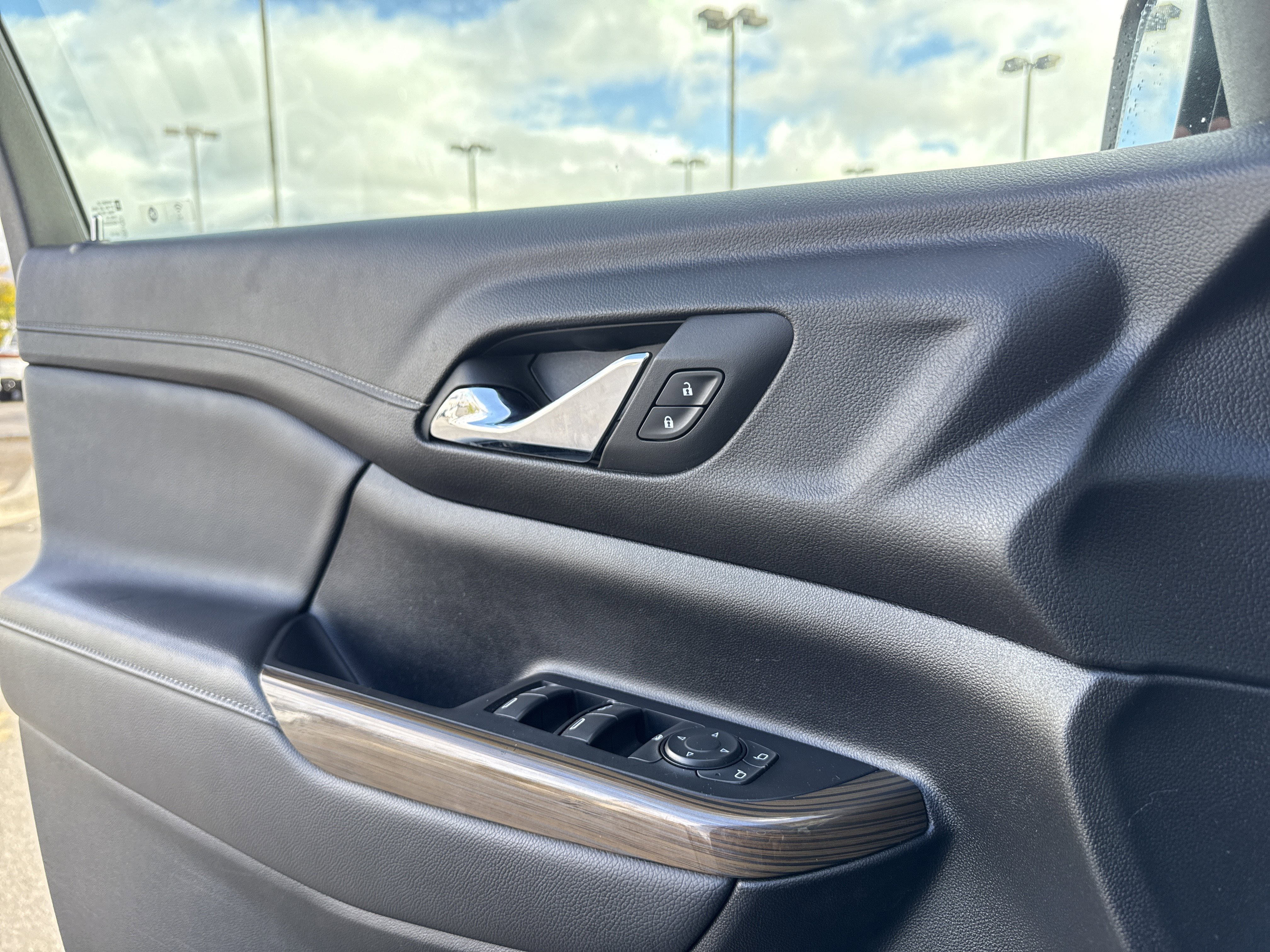 Used 2023 GMC Acadia SLE image 10