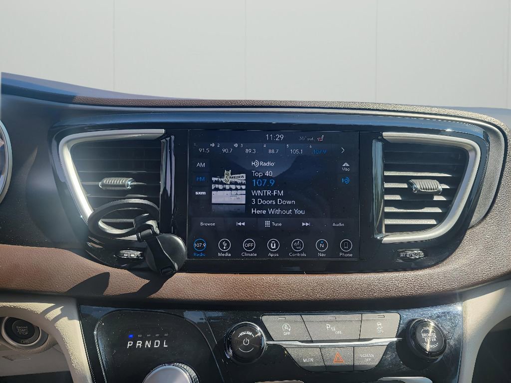 Used 2018 Chrysler Pacifica Touring-L image 19