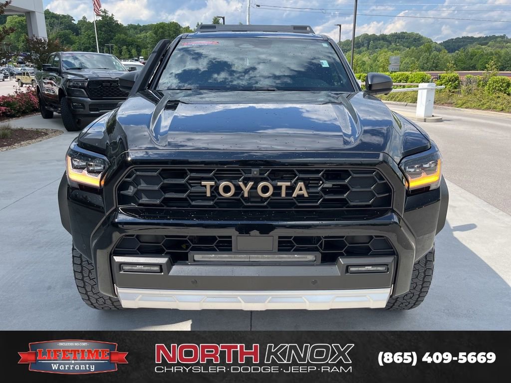 Used 2025 Toyota 4Runner Trailhunter AWD/4WD image 31