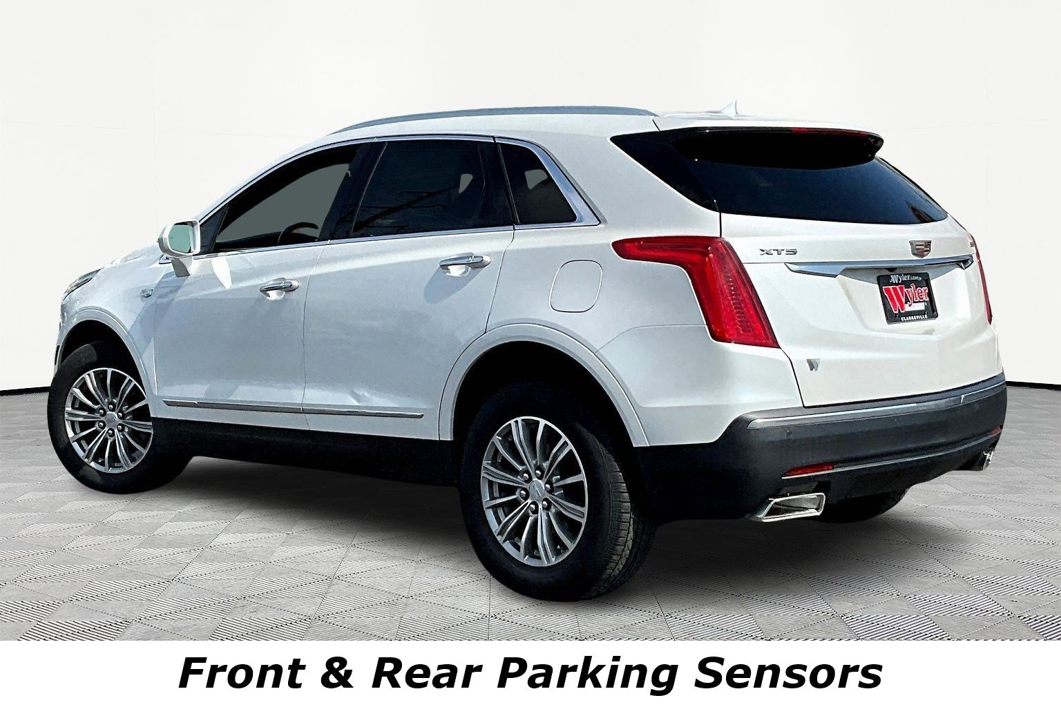 Used 2018 Cadillac XT5 Luxury w/ Driver Awareness Package image 4