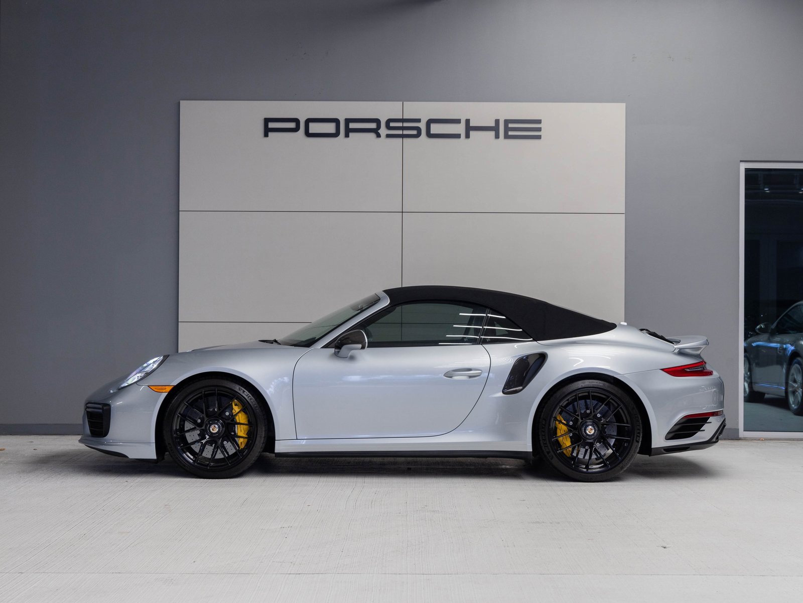 Certified 2018 Porsche 911 Turbo S image 2