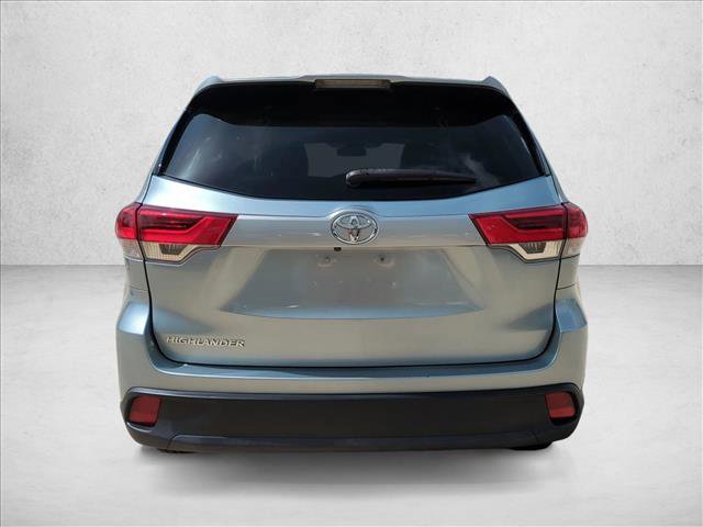 Used 2019 Toyota Highlander LE FWD image 6