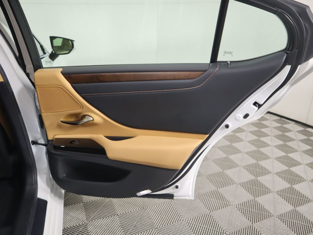 Certified 2025 Lexus ES 300h w/ Premium Package image 27