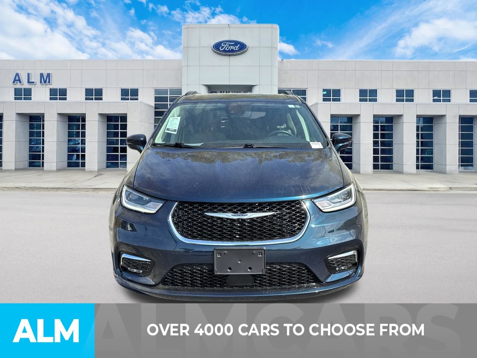 Used 2022 Chrysler Pacifica Touring-L video 2