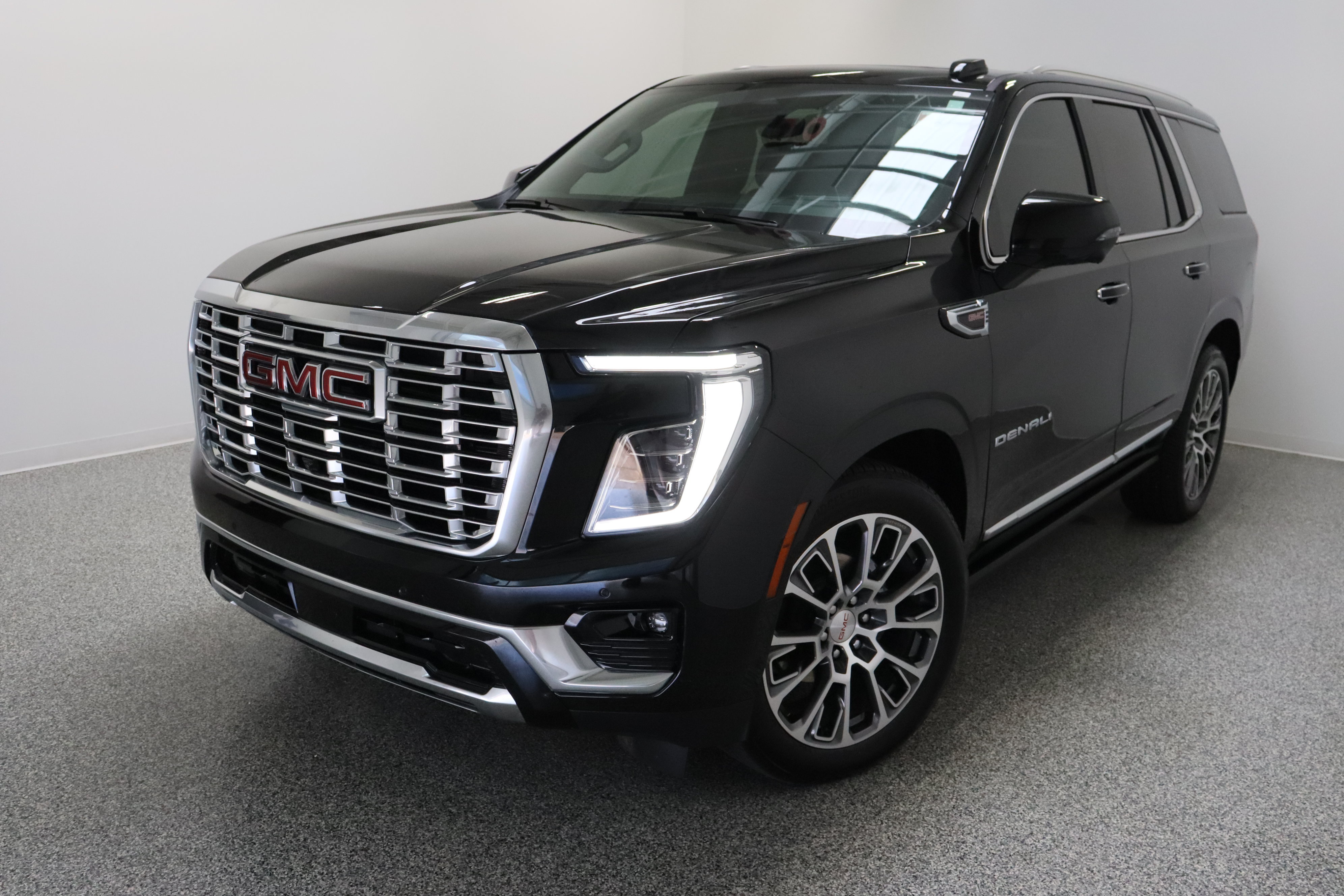 Used 2026 GMC Yukon Denali w/ Denali Reserve Package AWD/4WD image 2