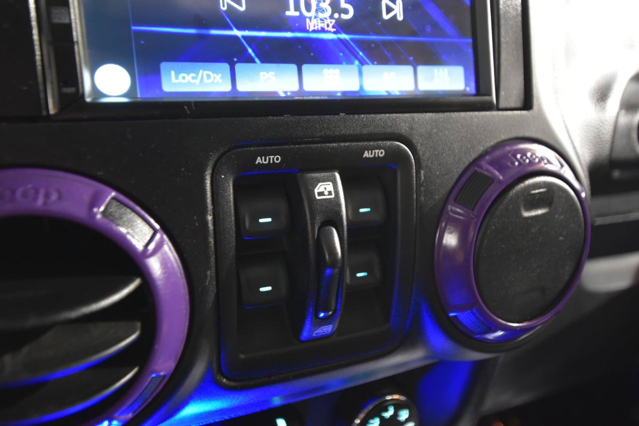 Used 2017 Jeep Wrangler Unlimited Rubicon w/ Cold Weather Group AWD/4WD image 28