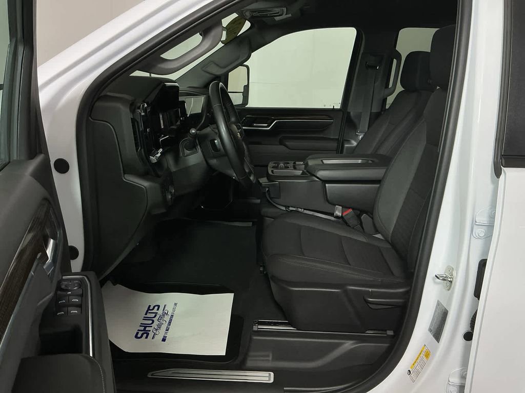 Used 2024 Chevrolet Silverado 2500 LT image 11