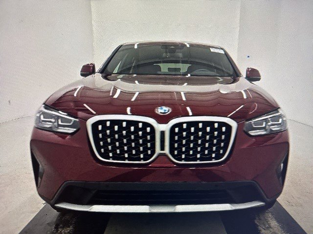 Certified 2025 BMW X4 xDrive30i image 9