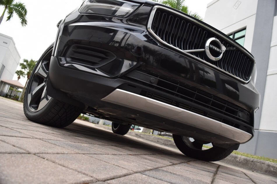 Used 2020 Volvo XC40 T5 Momentum w/ Protection Package Premier image 13