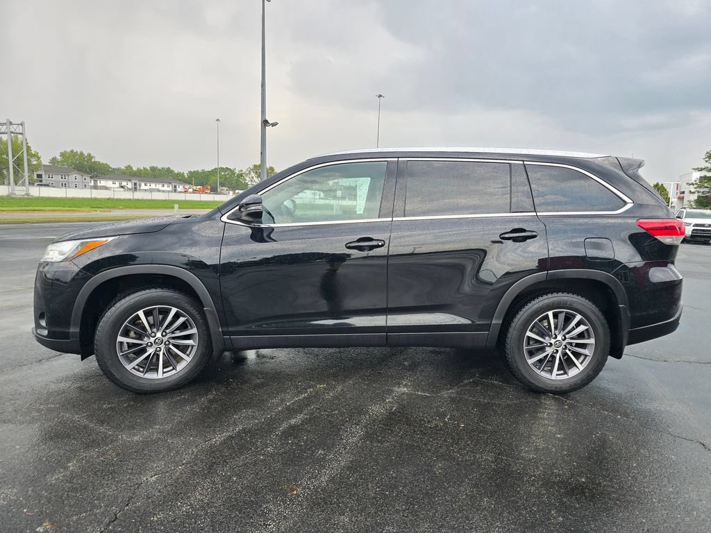 Used 2019 Toyota Highlander XLE FWD image 14