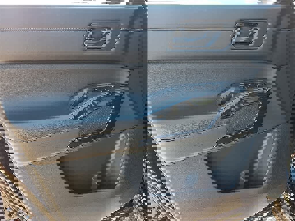 Used 2024 Nissan Pathfinder SV image 13