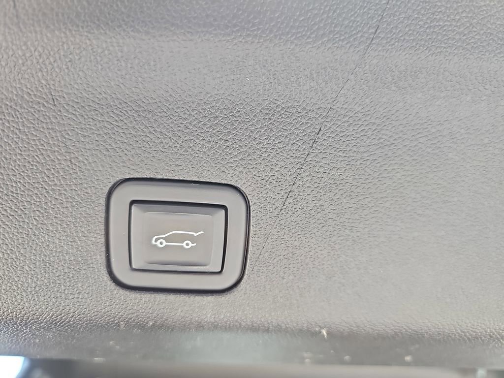 Used 2023 GMC Yukon XL Denali Ultimate image 17