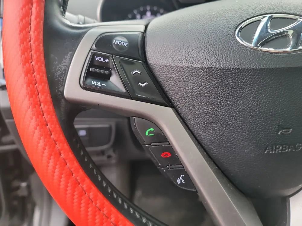 Used 2013 Hyundai Veloster w/ Style Pkg image 20